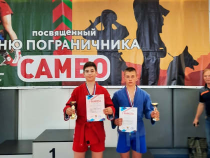 В Новочеркасске прошли городские соревнования по самбо, собравшие около двухсот спортсменов