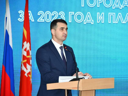 26 февраля в ДК «Молодежный» состоялся отчет главы администрации Аксайского городского поселения Евгения Камфарина по итогам работы администрации в 2023 году и о планах на 2024 г.