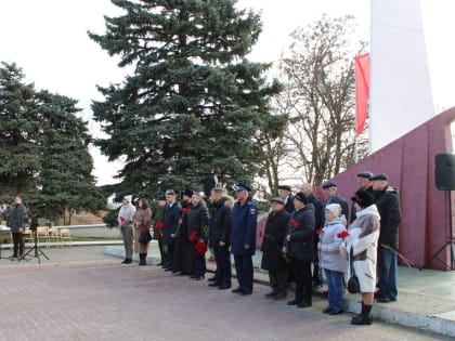 «Склоним головы у обелиска»