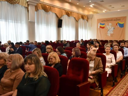 В Аксайском районе работников органов местного самоуправления поздравили с профессиональным праздником