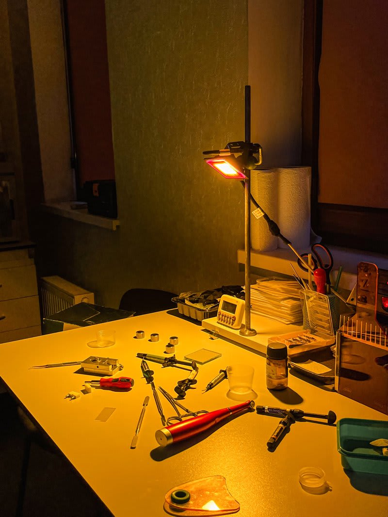 Зона перевірки матеріалів під світловим і температурним впливом.