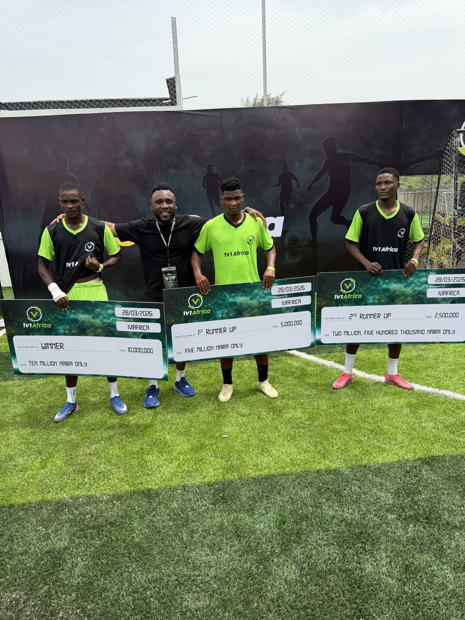 Winner, first and second runner up and Tekno