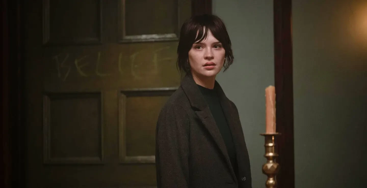 Imagen de la película Heretic, dirigida por Scott Beck, Bryan Woods en 2024.
