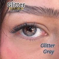 Innova Look Glitter gris — primer plano del ojo