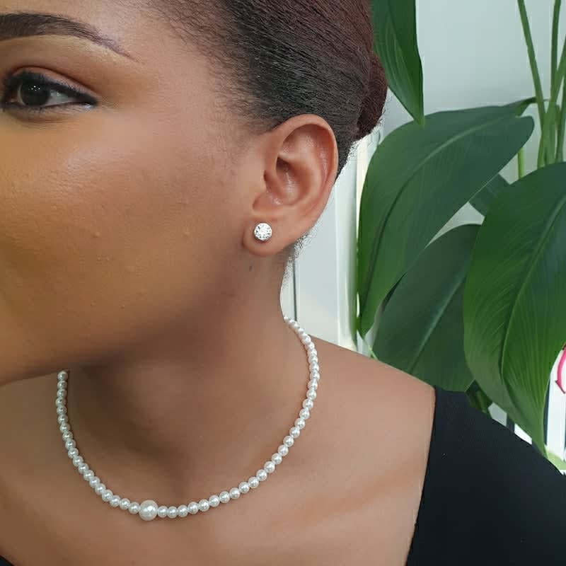 Medium Pearl Necklace
