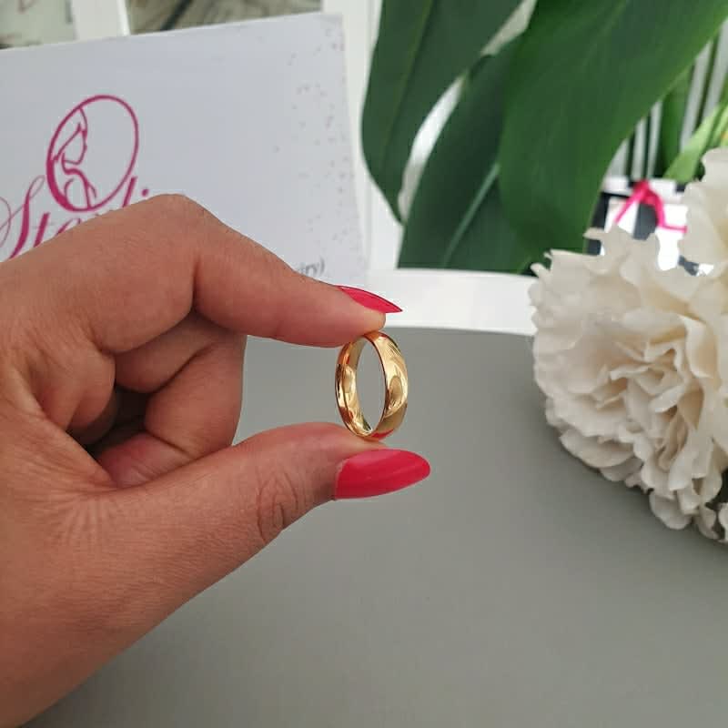 Medium Band Ring