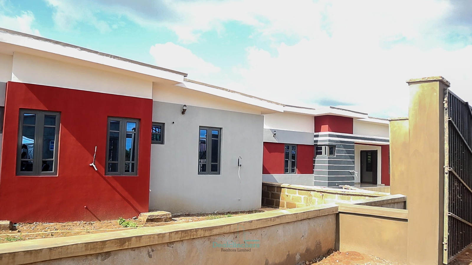 Favour Estate — photo 1