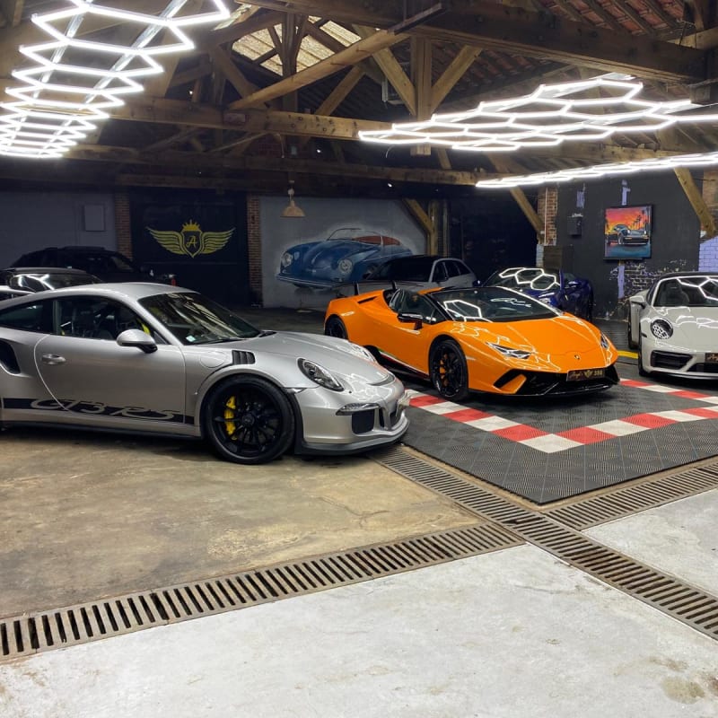 Showroom Angel's 356 — Porsche 911 GT3 RS, Lamborghini Huracan orange, Porsche Turbo S