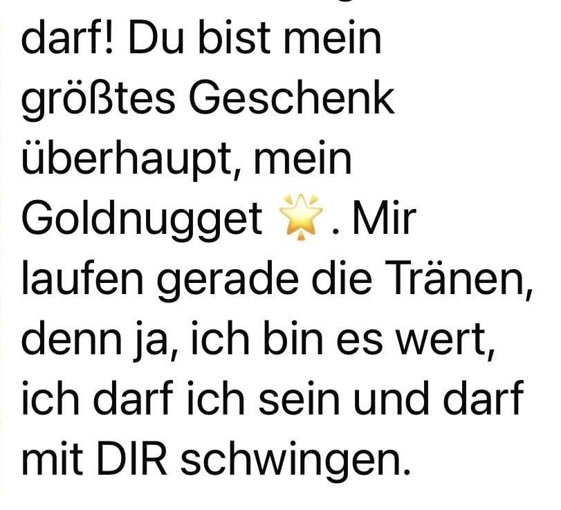App testimonial screenshot showing enthusiastic 5-star review