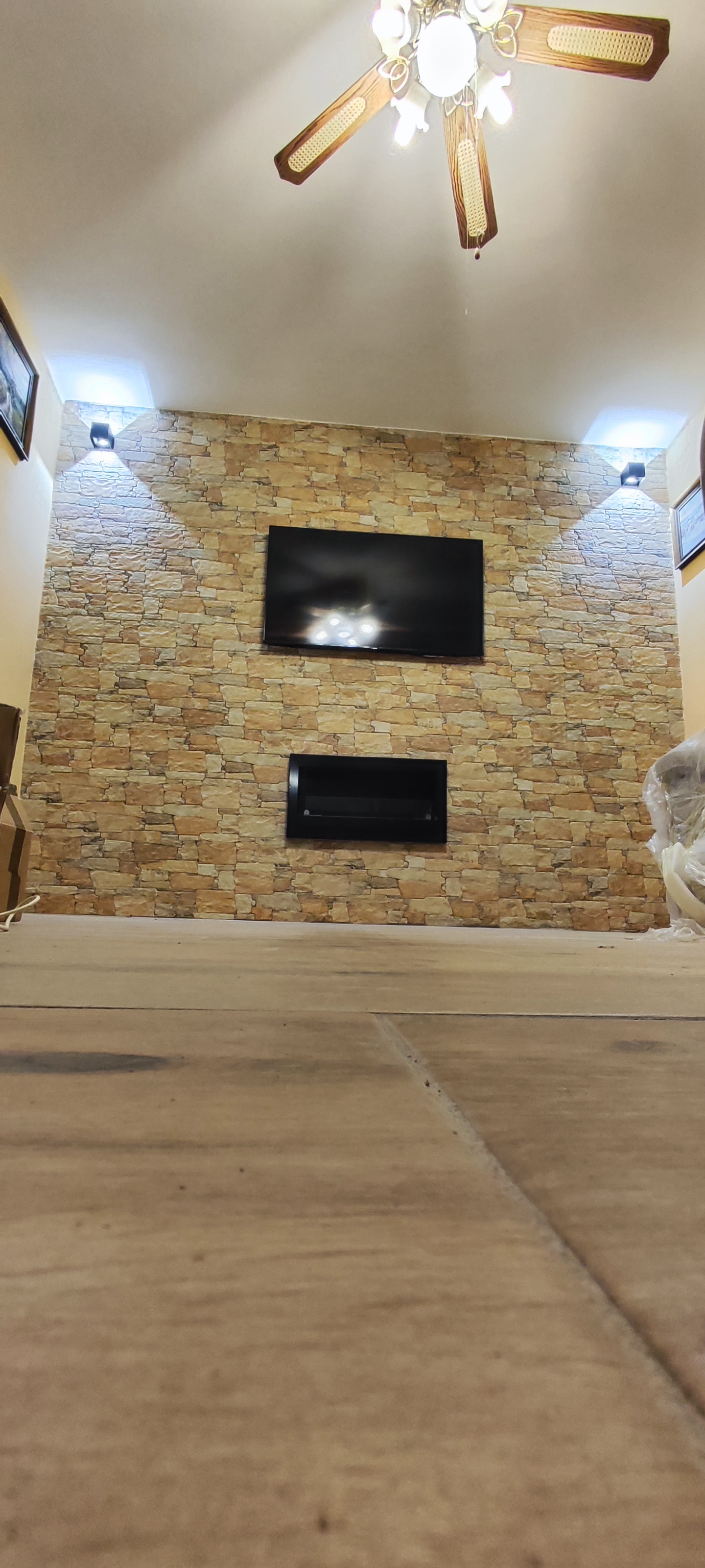 Rivestimento Decorativo a Parete con Piastrelle - Immagine 1