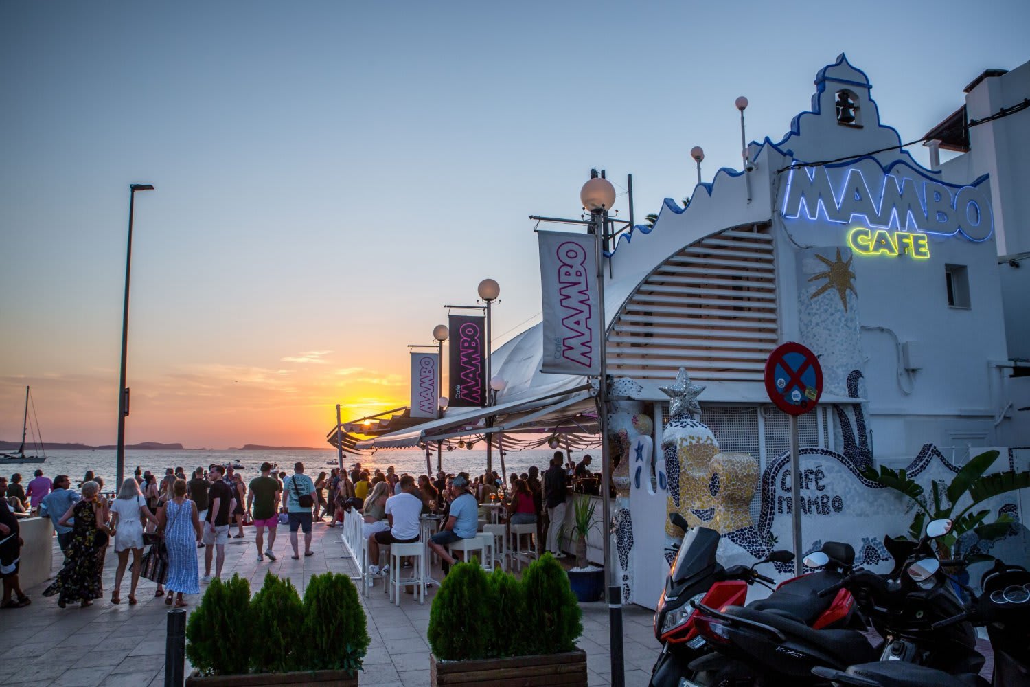 Sunset Sessions at Café Mambo