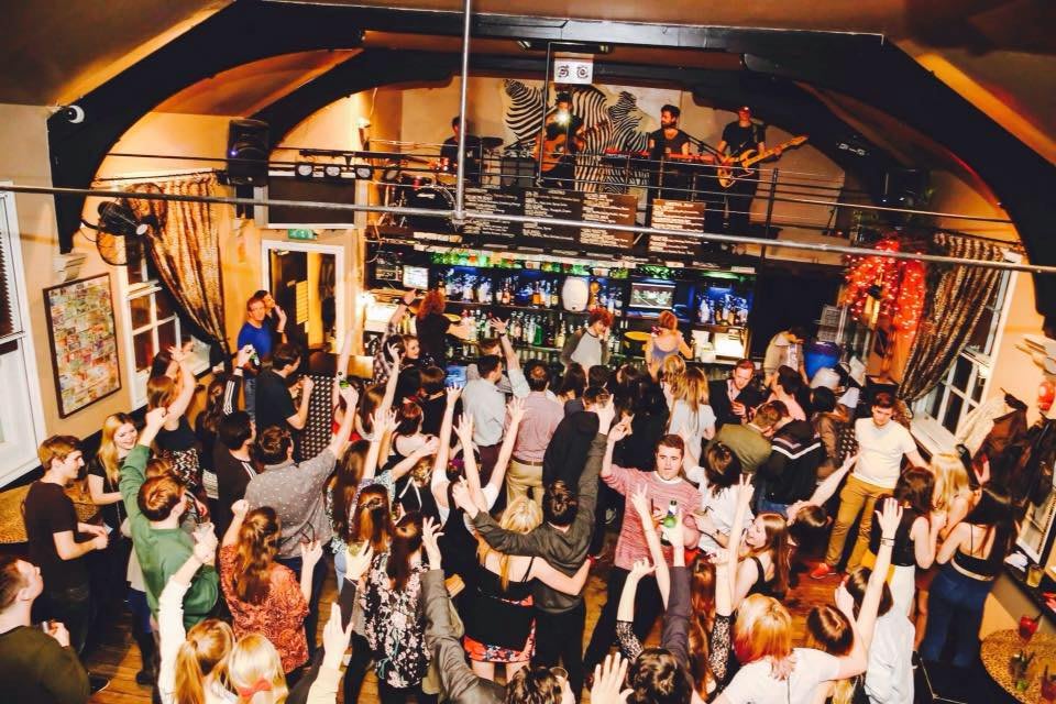 Fabio's Bar