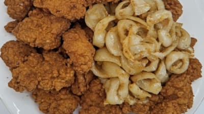 Chicharrón de Puerco con Cebolla