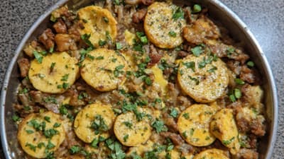 Huevos con Chicharrón y Platano