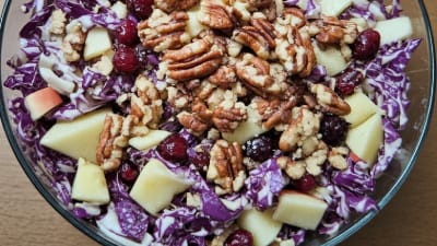 Salade de Chou-Rouge et de Noix aux Fruits Épicés