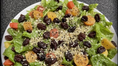 Salade de Chou-Rouge aux Noix et aux Raisins