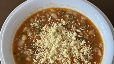 Sopa de Flor de Calabacín con Queso Fresco