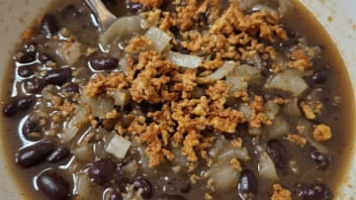 Sopa de Frijoles con Nopales y Chicharrón