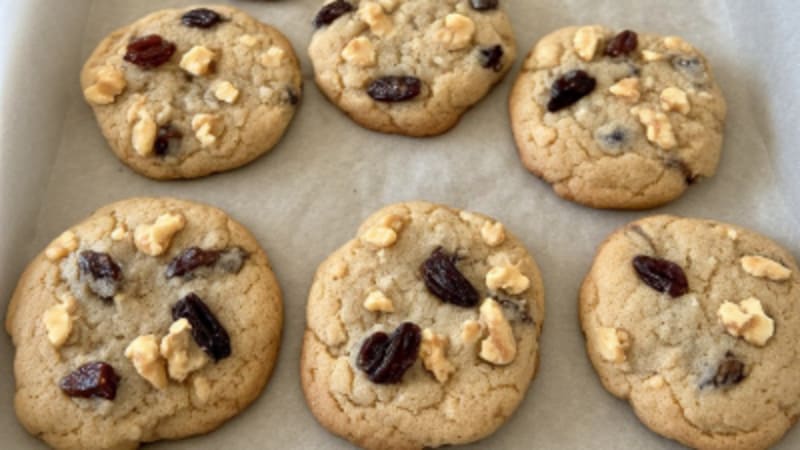 Walnut and Raisin Cookies
