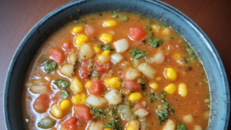 Sopa de Elote con Flor de Calabacin