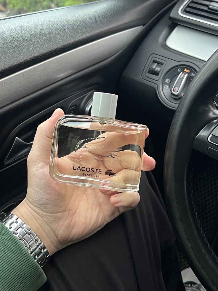 لاكوست اسينشال