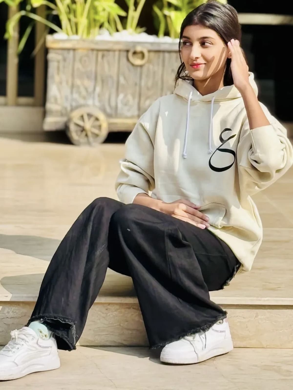 Beige baagy hoodie — image 1 of 4