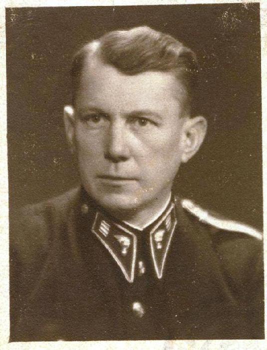 Alois Papírník starší v&nbsp;hasičské uniformě