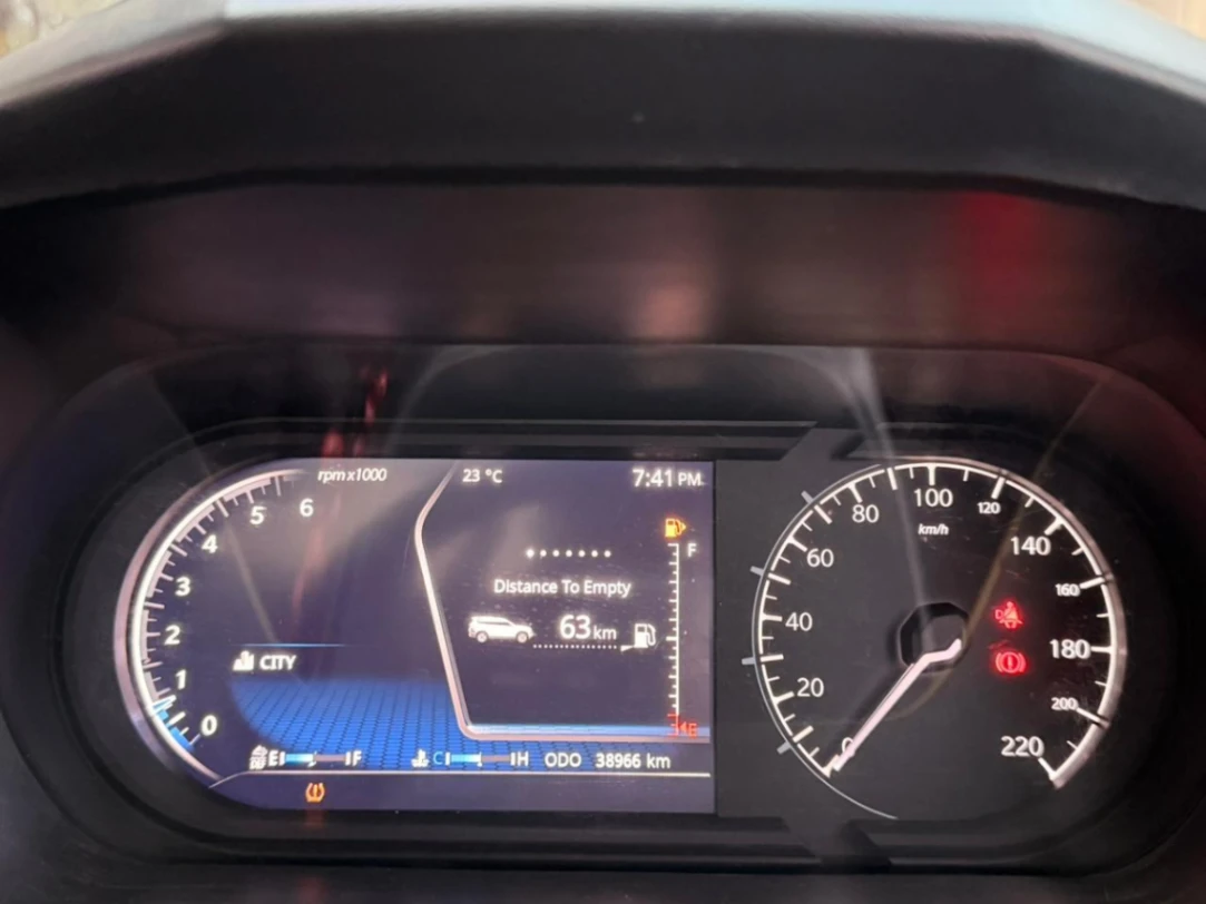 Tata Safari - Thumbnail 5