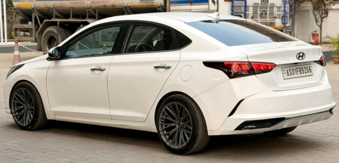 Hyundai Verna - Thumbnail 4