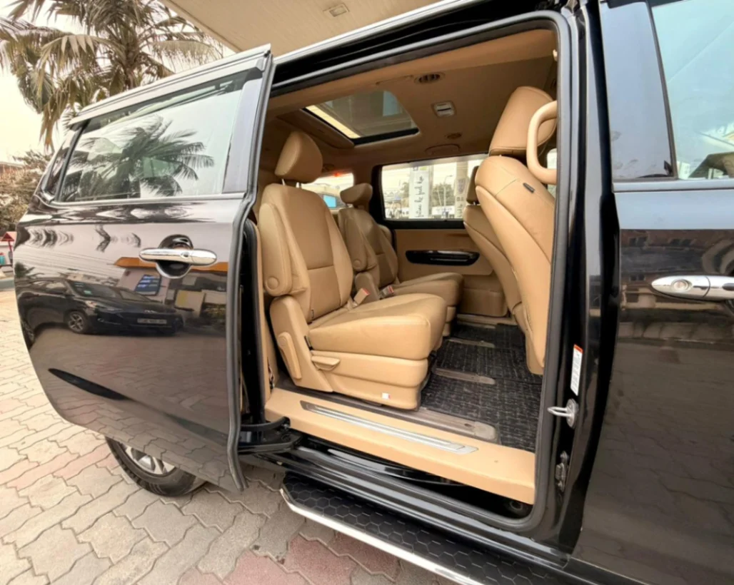 Kia Carnival - Thumbnail 6