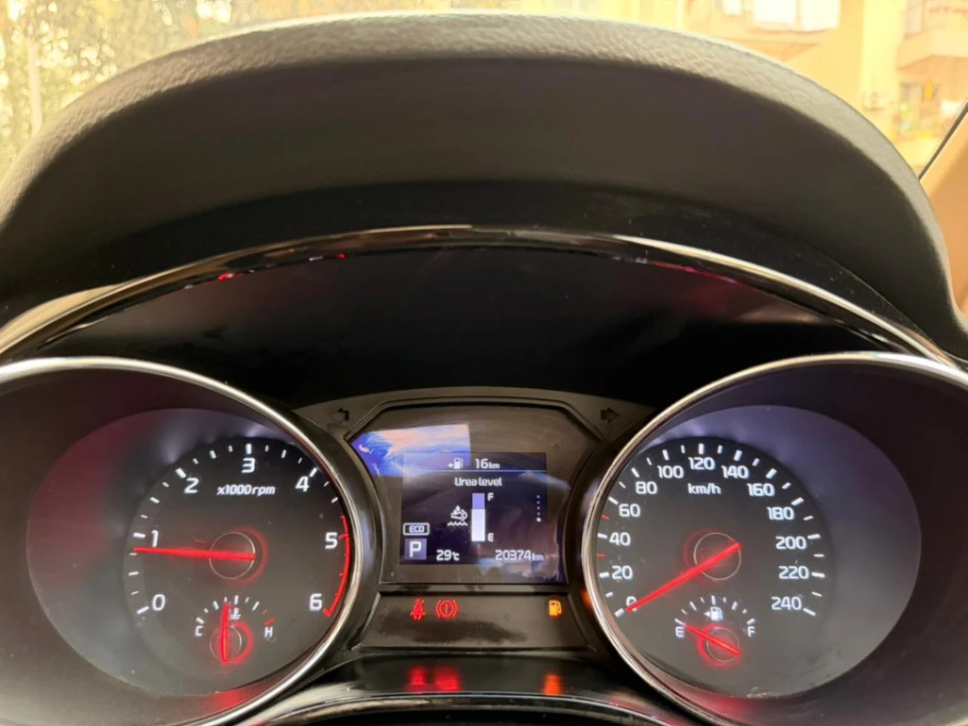 Kia Carnival - Thumbnail 10