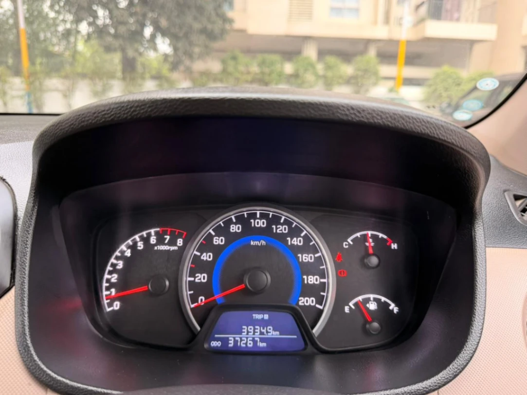 Hyundai Grand i10 - Thumbnail 8