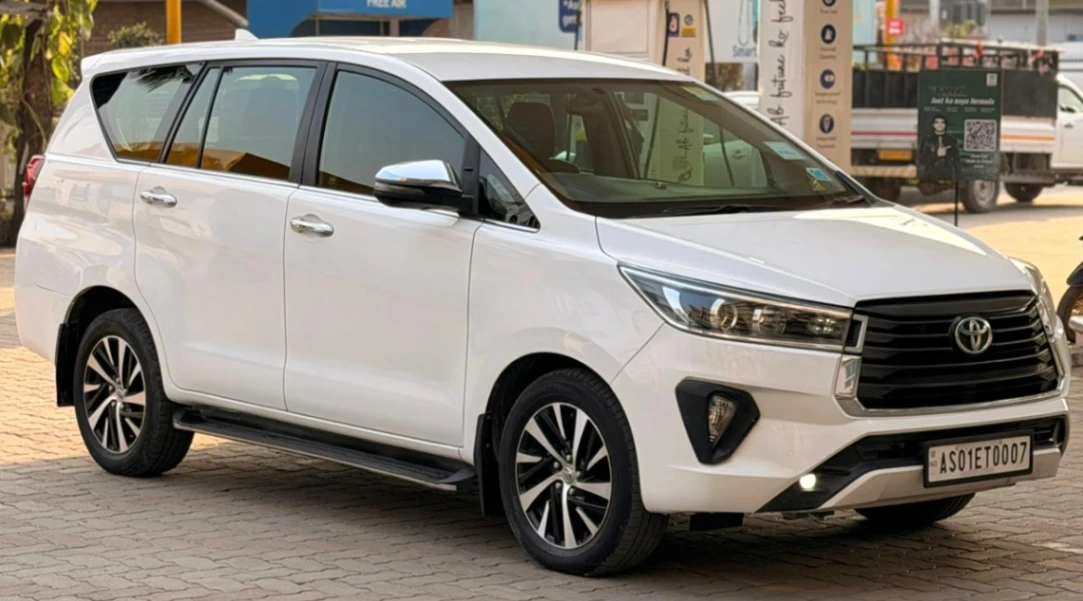 Toyota Innova Crysta - Thumbnail 3