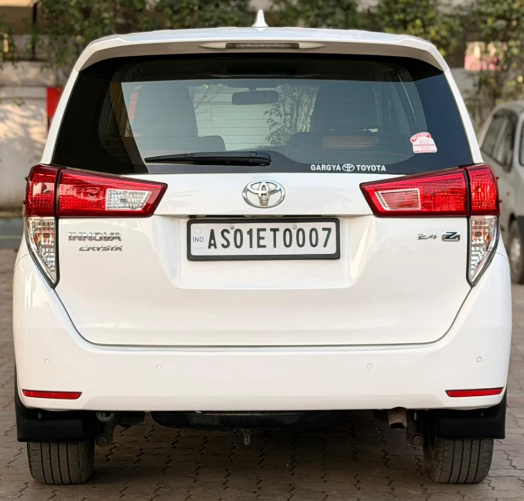 Toyota Innova Crysta - Thumbnail 4