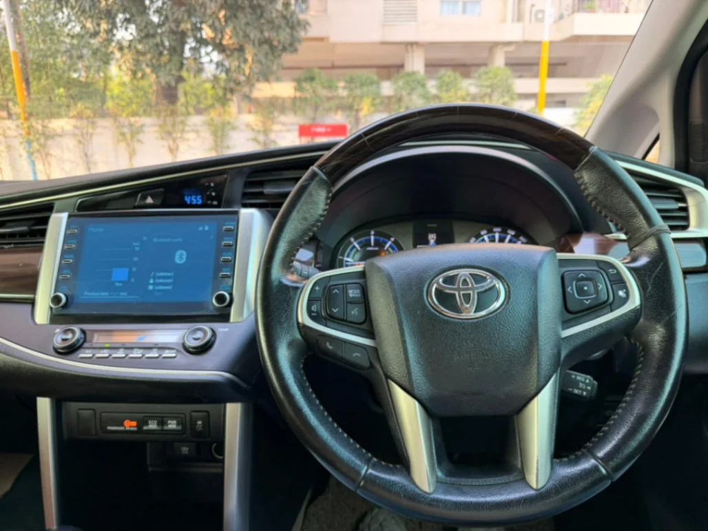Toyota Innova Crysta - Thumbnail 6