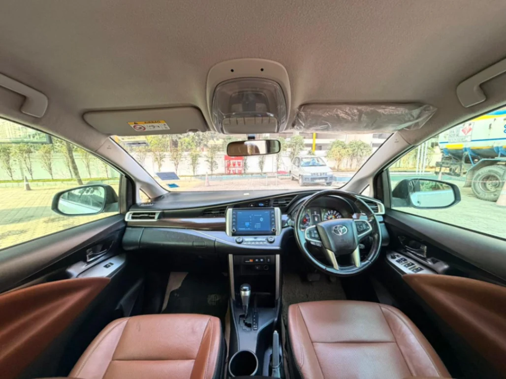 Toyota Innova Crysta - Thumbnail 7