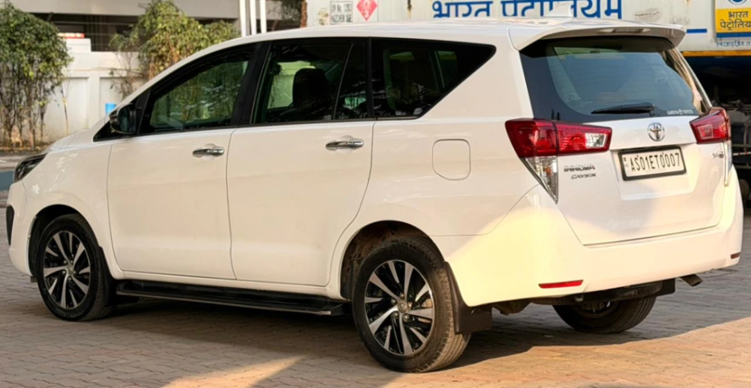 Toyota Innova Crysta - Thumbnail 10