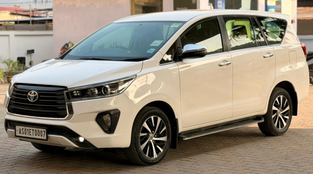 Toyota Innova Crysta - Thumbnail 11