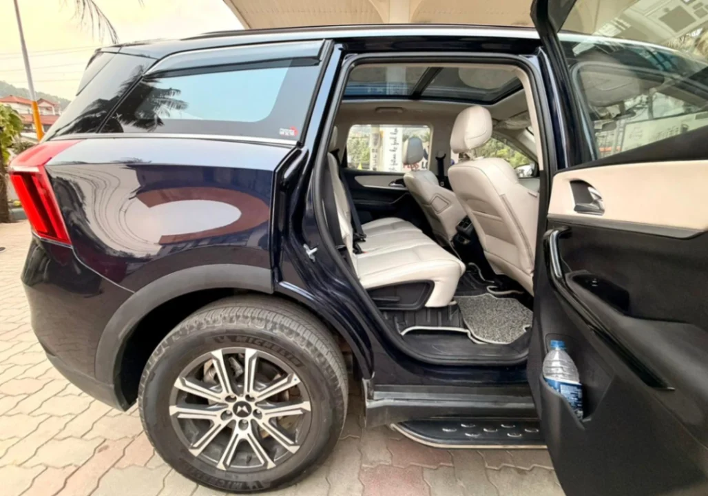 Mahindra XUV700 - Thumbnail 2