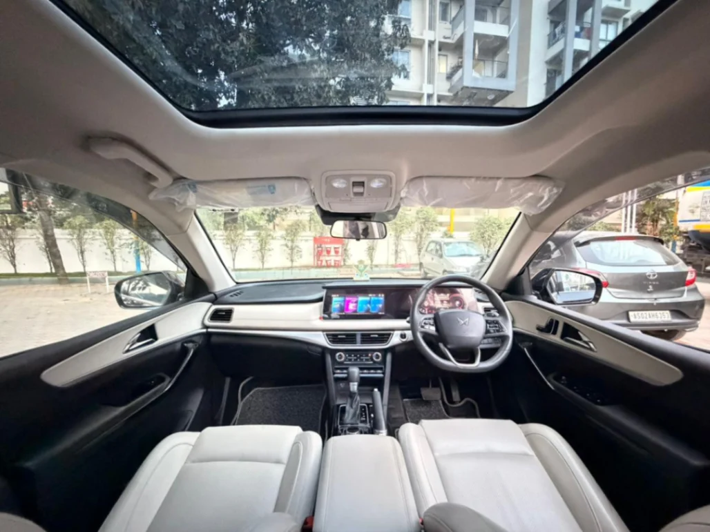 Mahindra XUV700 - Thumbnail 3