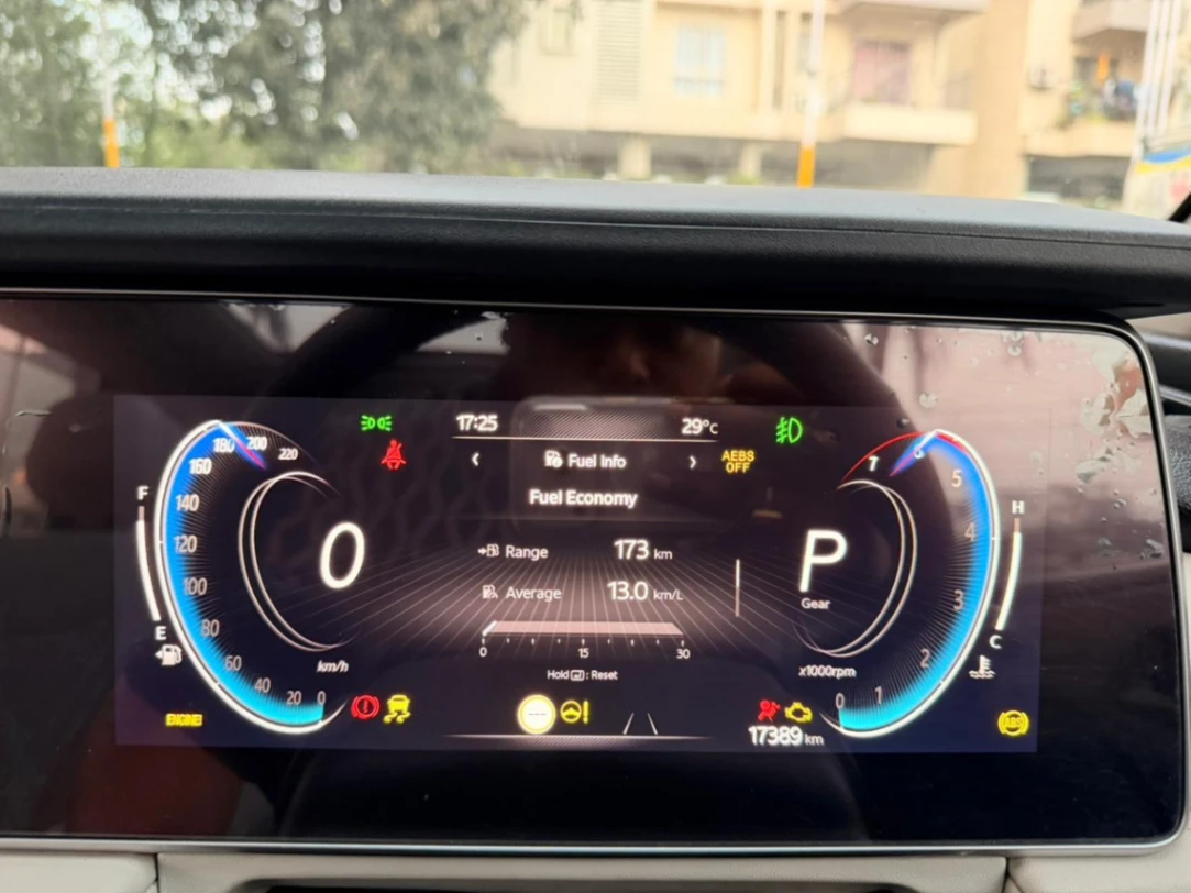 Mahindra XUV700 - Thumbnail 5