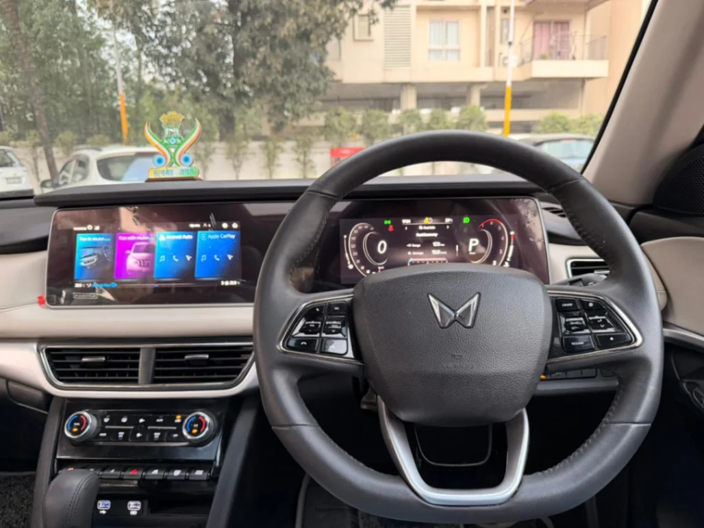 Mahindra XUV700 - Thumbnail 7