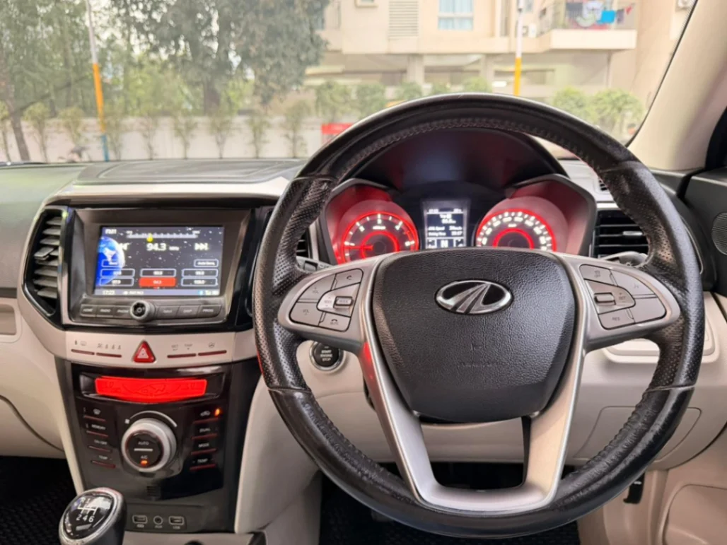 Mahindra XUV300 - Thumbnail 2