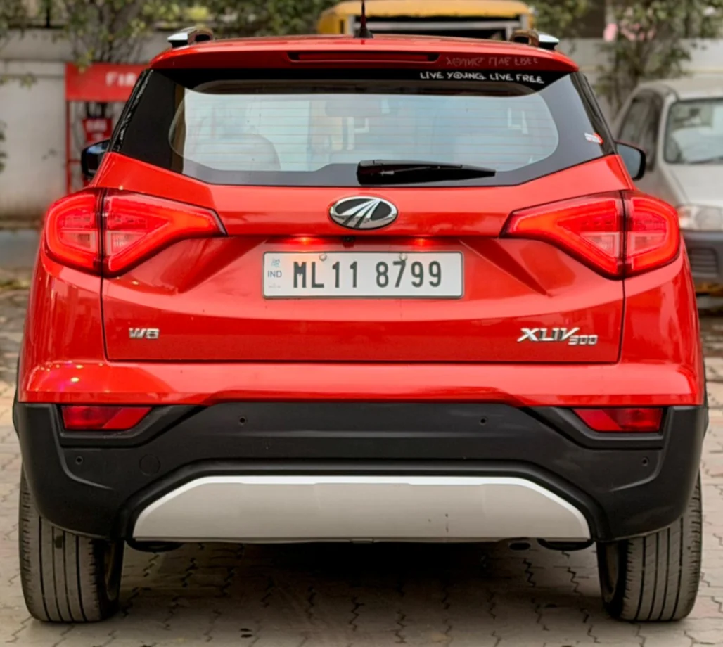 Mahindra XUV300 - Thumbnail 3