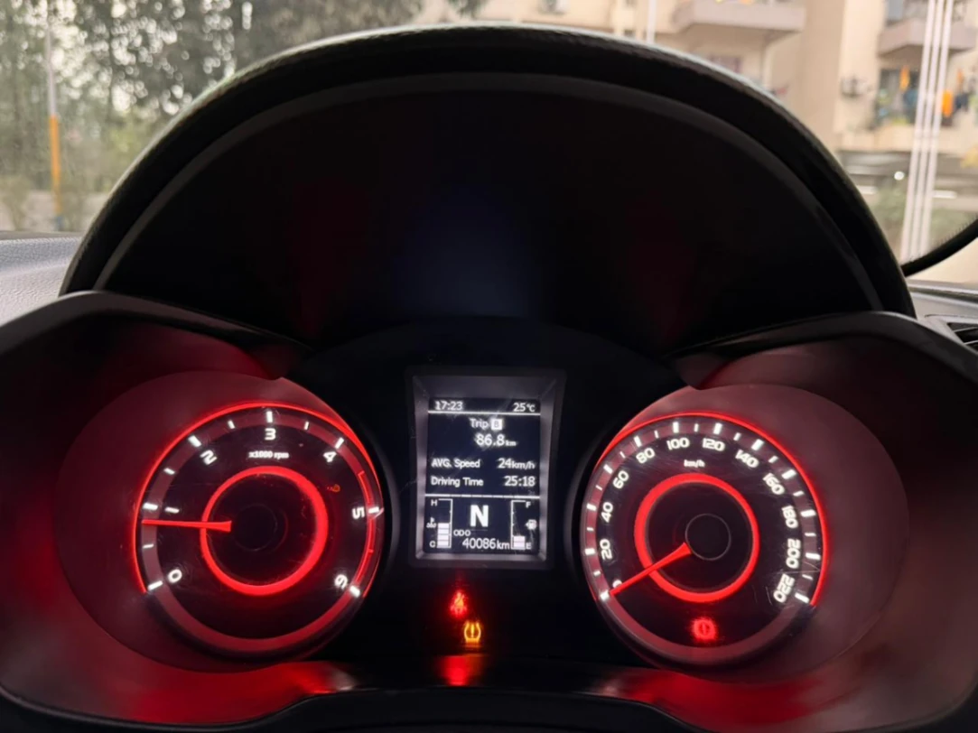 Mahindra XUV300 - Thumbnail 4