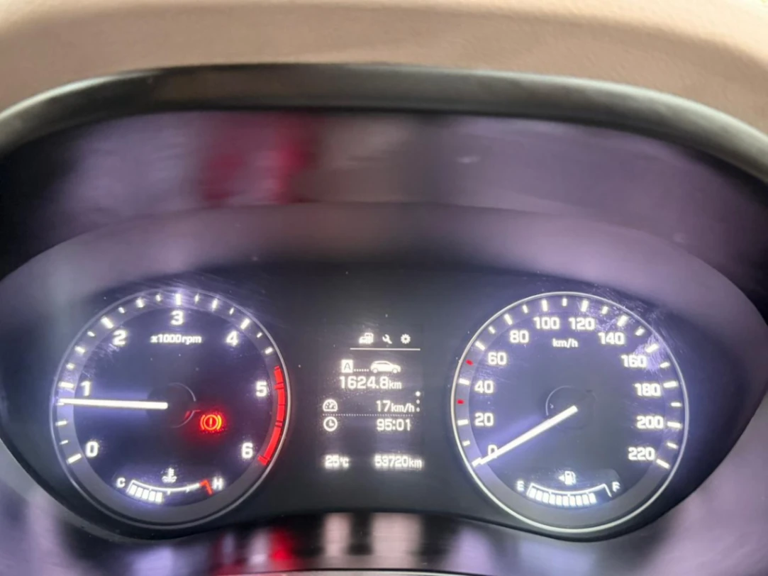 Hyundai i10 - Thumbnail 9