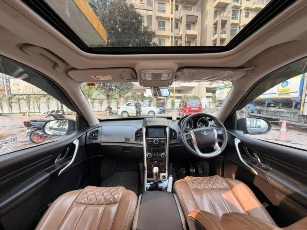 Mahindra XUV500 - Thumbnail 2