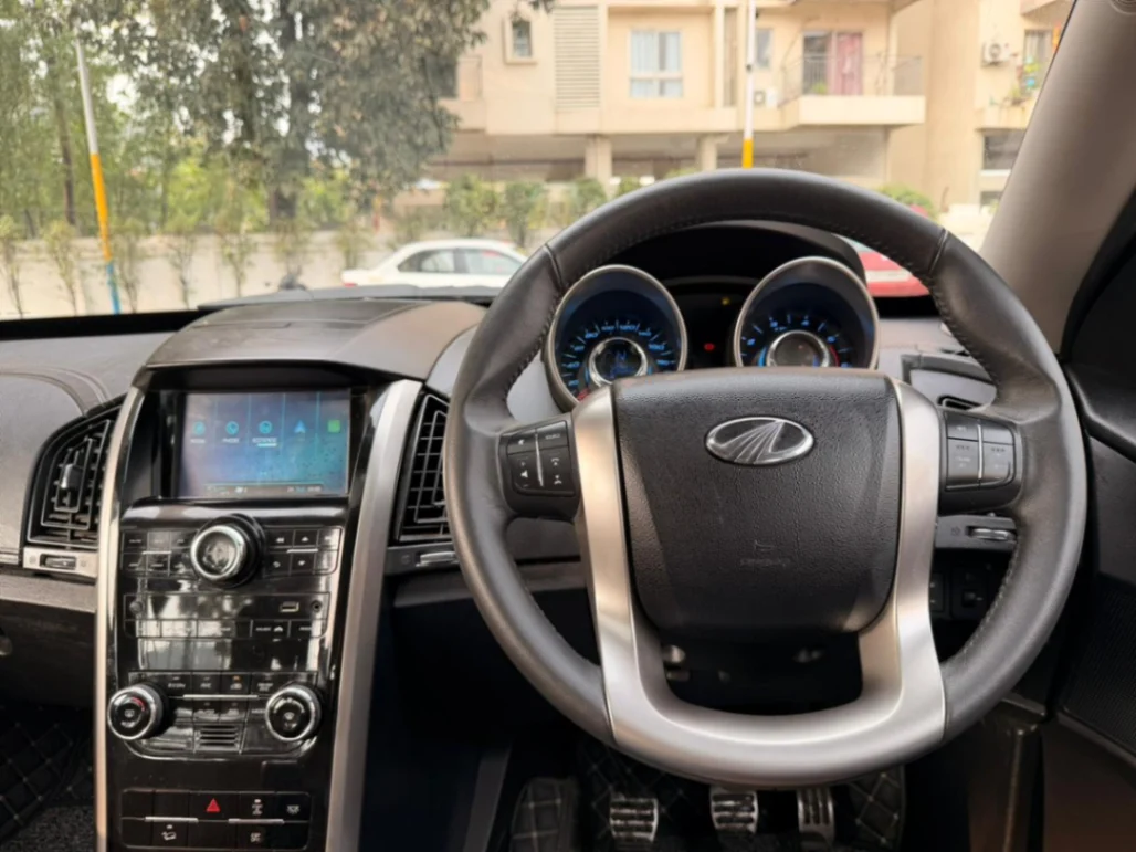 Mahindra XUV500 - Thumbnail 3