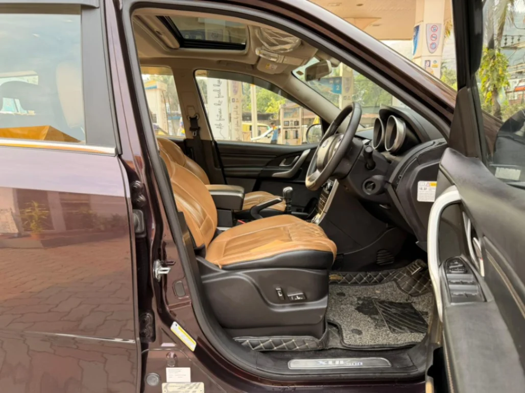 Mahindra XUV500 - Thumbnail 8
