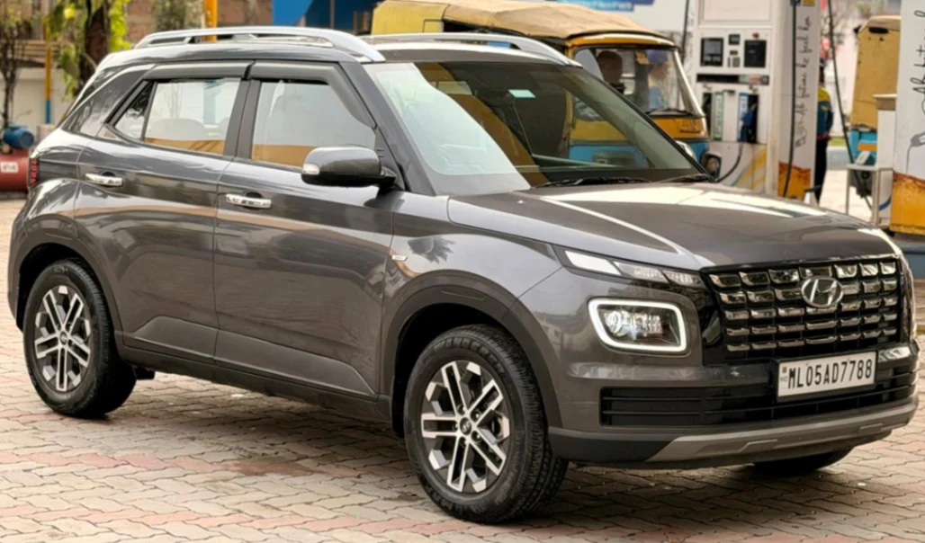 Hyundai Venue - Thumbnail 2